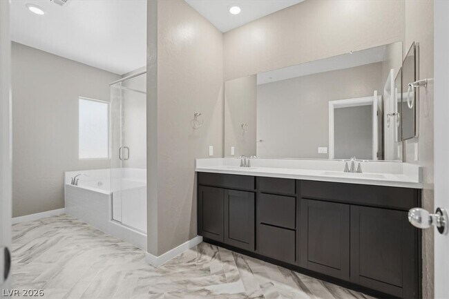 Building Photo - 6510 Silver Estates St