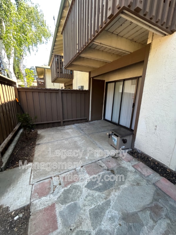Building Photo - 2410 Starlight Ln