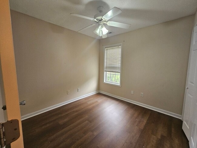 Building Photo - New Listing!!