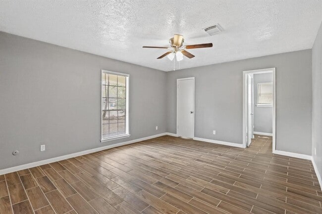 Building Photo - 626 Rosewood Dr