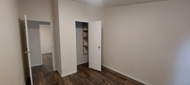 Building Photo - 6740 Greystone Ln