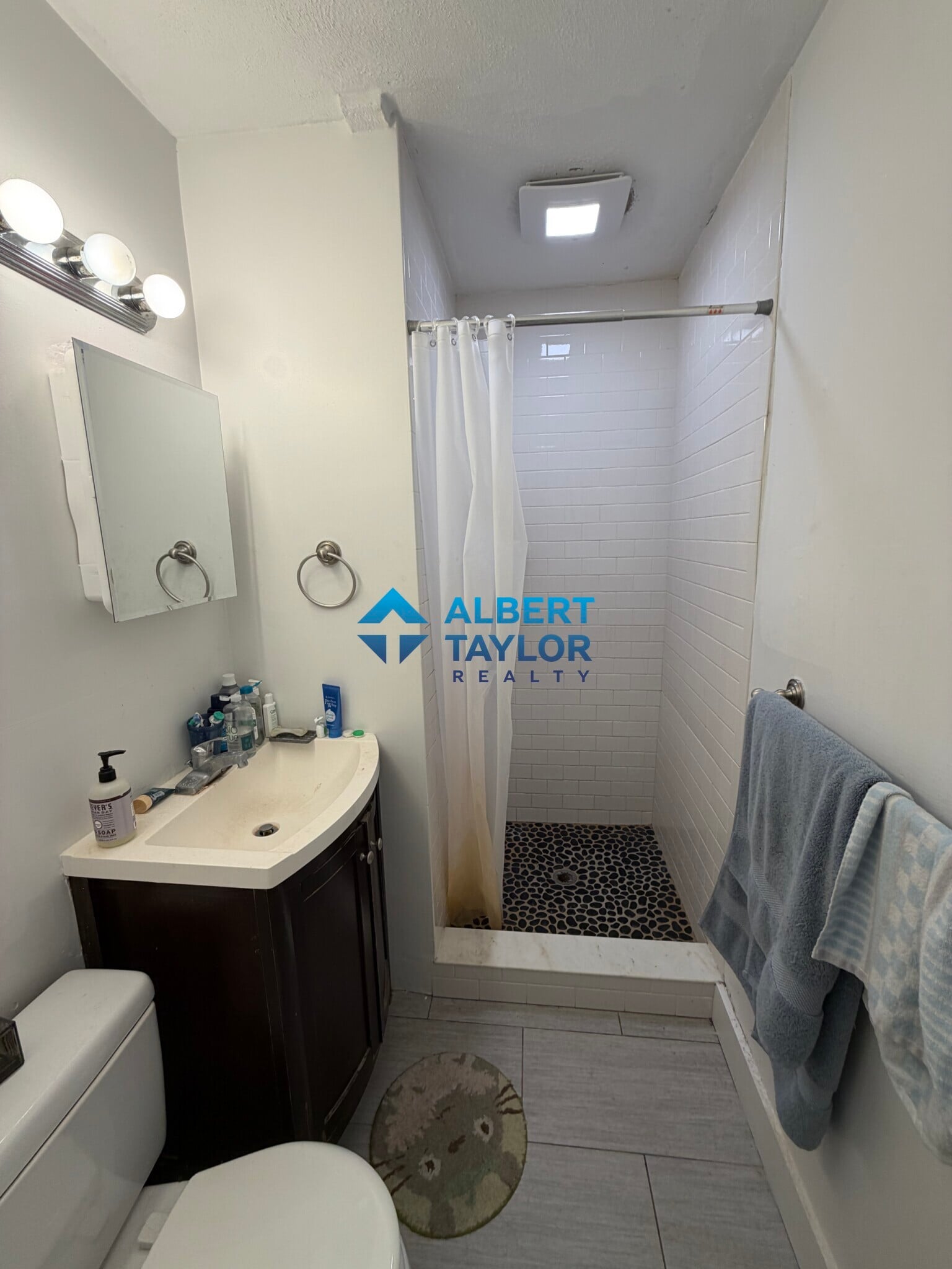 Building Photo - 210 Hemenway St