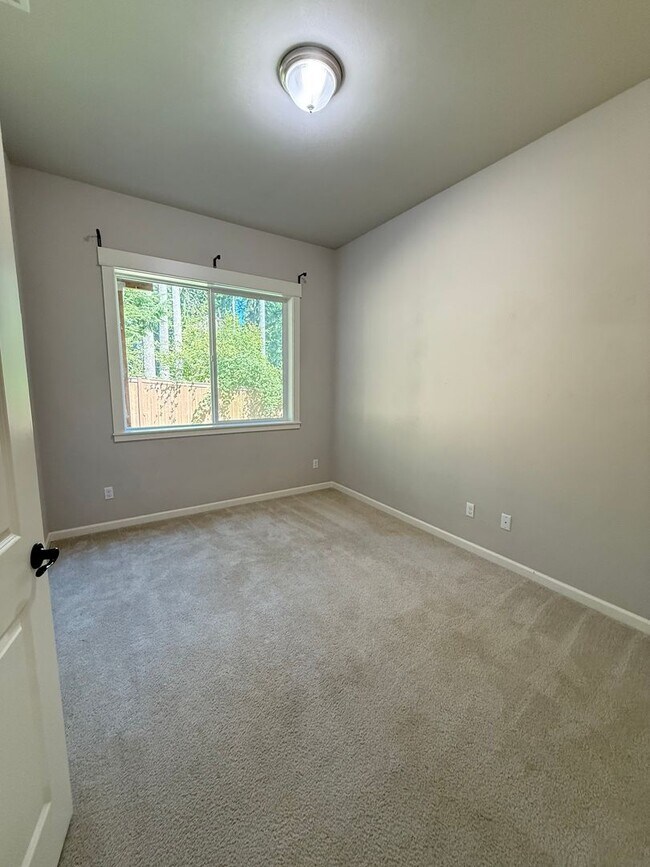 Building Photo - Spacious 3BR + Bonus Timber Creek Home for...