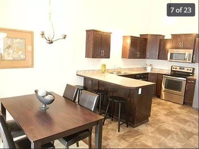 Building Photo - 3 Bed 3 Bath Twin Home