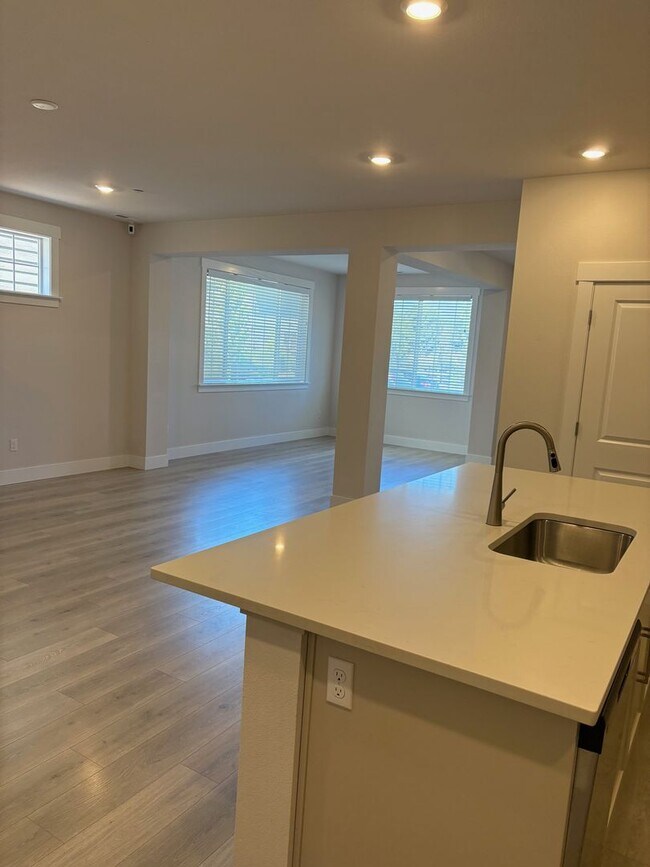 Building Photo - Beautiful Four-Bedroom Home in Wilsonville...