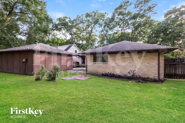 Building Photo - 4014 Cedar Forest Dr