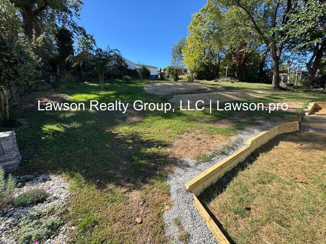 Building Photo - Updated, Cozy Two Bedroom Home in Wasena!