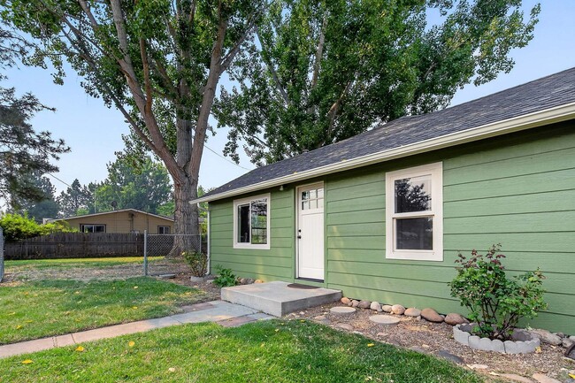 Building Photo - 829 Lincoln Ave