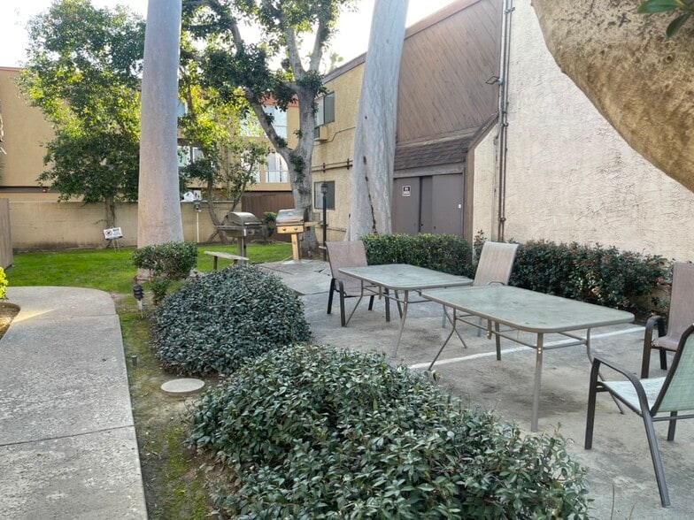 Building Photo - 17900 Sherman Way