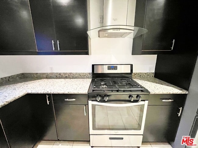 Building Photo - 14744 Magnolia Blvd