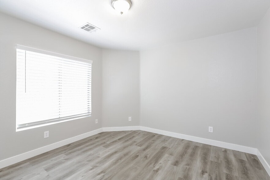 Building Photo - 6531 Duck Hill Springs Dr