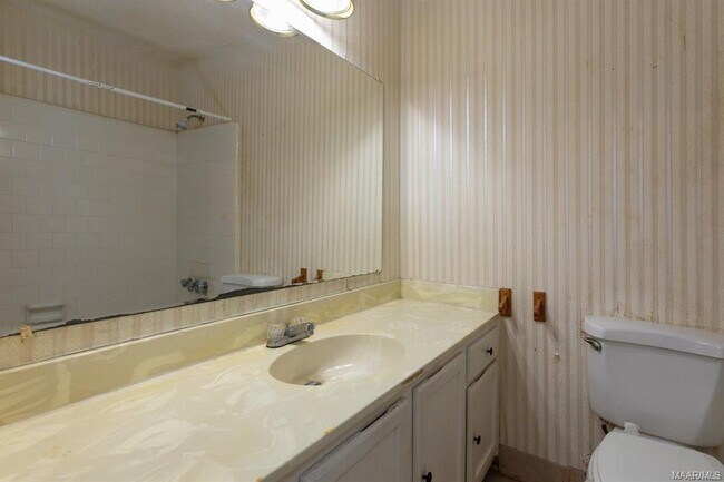 Building Photo - 548 Winston Dr