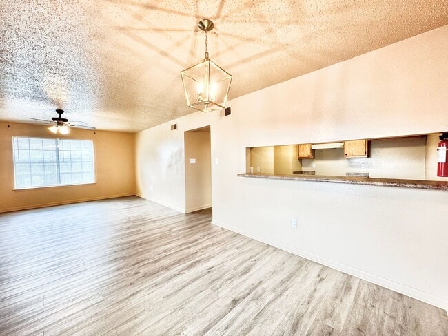 Building Photo - Three Bedroom Apartment with Spacious Dining and Living Area