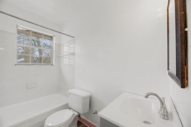 Building Photo - 465 Medlock Rd