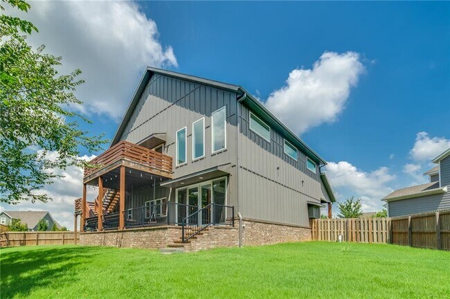 Building Photo - 612 S 58th Ct