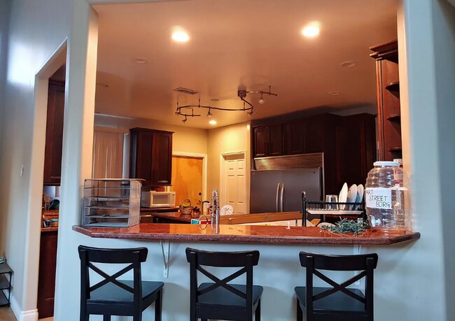 Building Photo - Large house on Art st! (Lease out, pending signatures. Check back in a few days!)