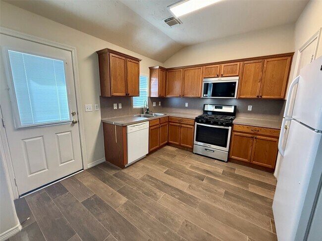 Building Photo - 5005 Deer Path Dr