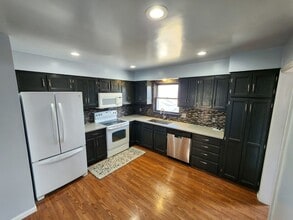 Building Photo - Updated West Side Home with Washer & Dryer...