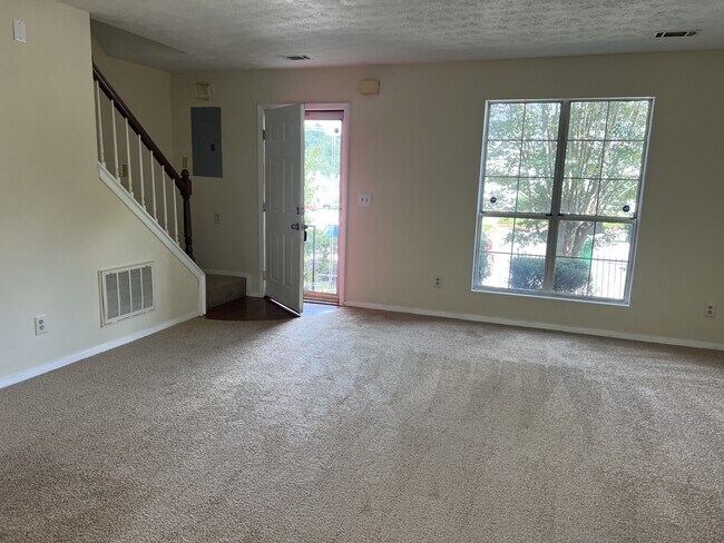 Building Photo - 5765 Wells Cir