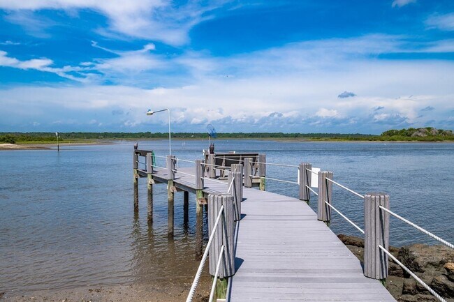 Building Photo - 120 Sunset Harbor Way