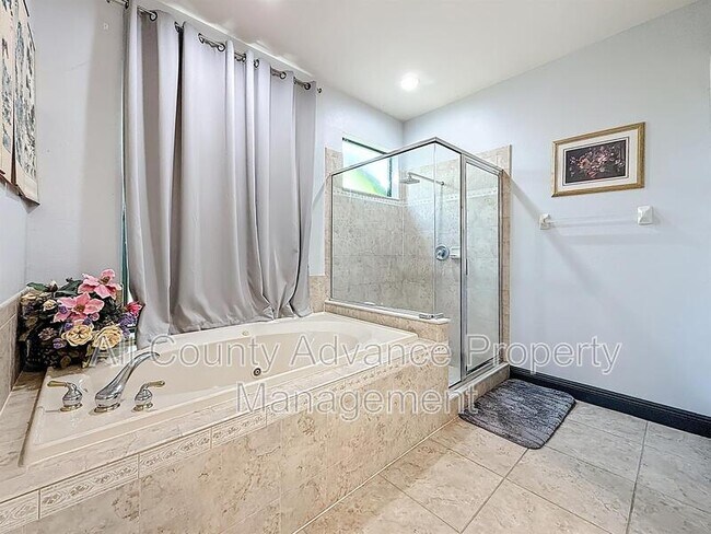 Building Photo - 2679 Lakebreeze Ln