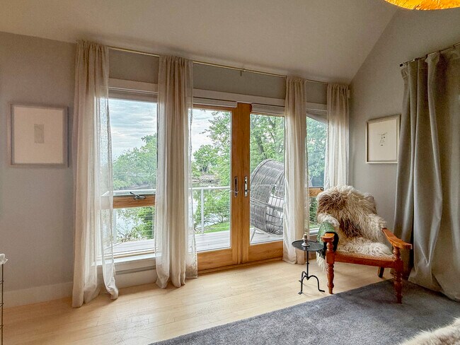 Building Photo - 52 Shorehaven Rd