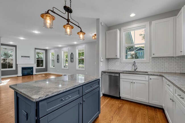 Building Photo - Great price for a huge house! CHARMING Sylvan Heights home 4 Bed 4 Bath. Beautiful private backya...