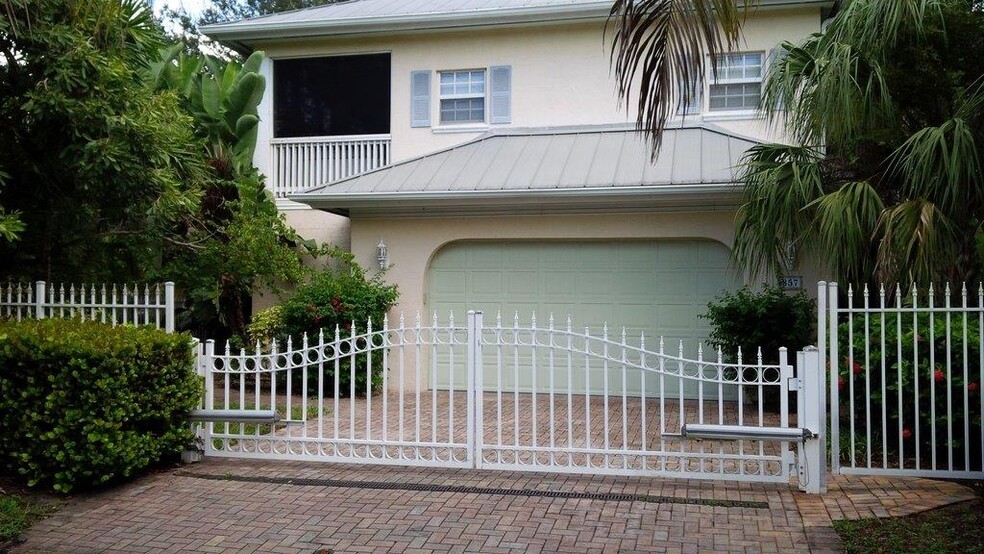 Primary Photo - 857 SW 11th Ct