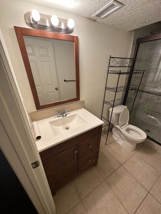 Building Photo - 4101 Juniper Hills Dr