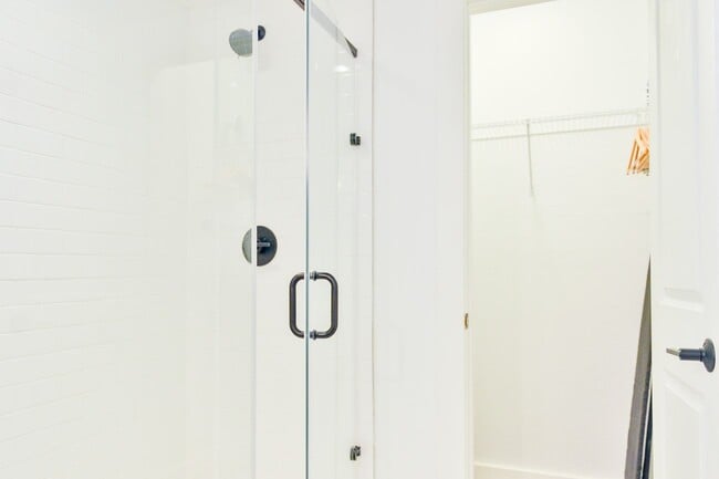 Building Photo - 2300 Stanford St