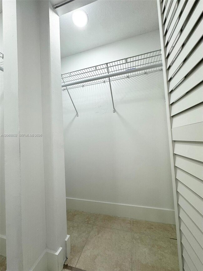 Building Photo - 5580 W 26th Ct