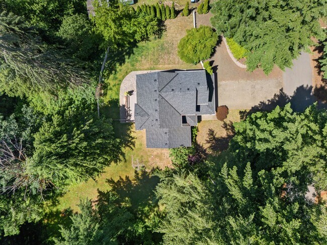 Building Photo - A Private Sanctuary with Perfect Proximity