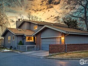 Building Photo - Recently Renovated and Updated 5 BR Townho...