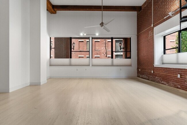 Building Photo - 15 Sleeper St