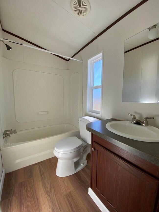 Building Photo - 533 Frost Rd