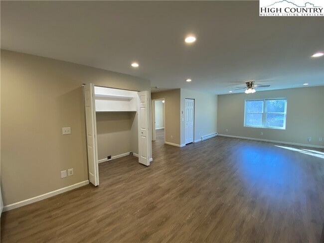 Building Photo - 237 Majestic Vine Ln