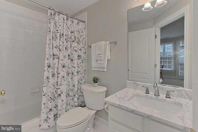 Building Photo - 5238 Bessley Pl