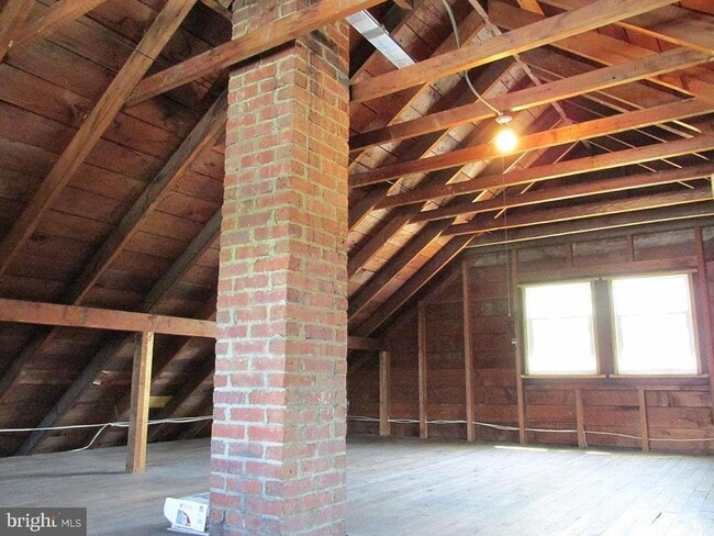 Building Photo - 5635 Oregon Ave