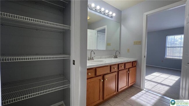 Building Photo - 1732 Pinewind Dr