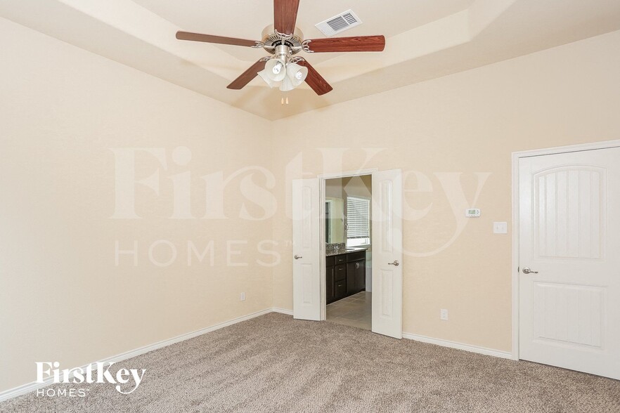 Building Photo - 921 Lake Cypress Ln