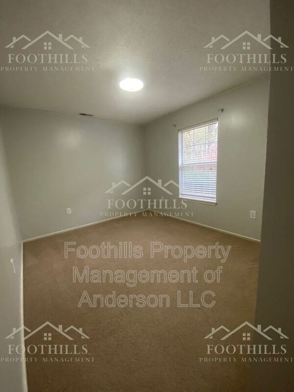 Building Photo - 307 Green Forest Dr