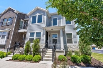 Building Photo - 261 W 630 N