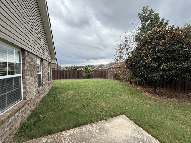 Building Photo - 211 High Green Dr