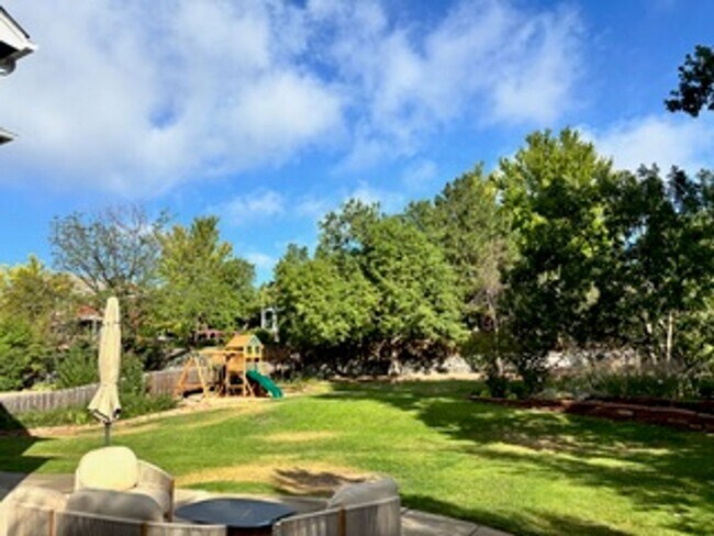 Building Photo - 815 Trail Ridge Dr