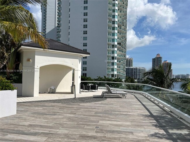 Building Photo - 7000 Island Blvd