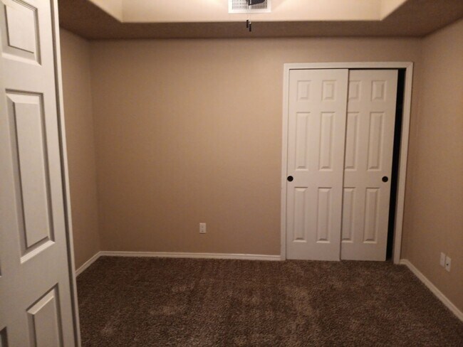 Building Photo - 4 Bedroom, 2 Bathroom! Lovely Home! Schedule a Showing!