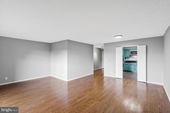 Building Photo - 8360 Greensboro Dr