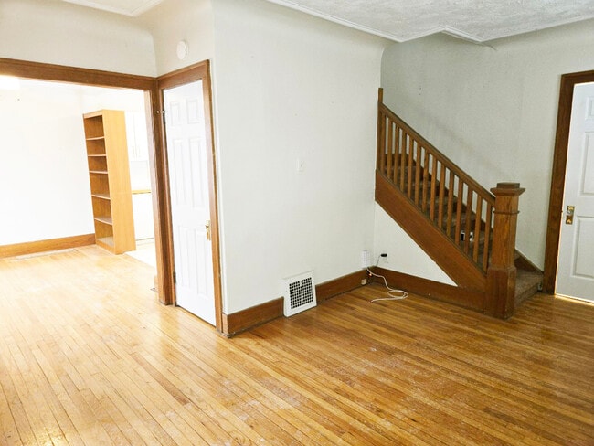 Building Photo - 3150 Phillips Ave