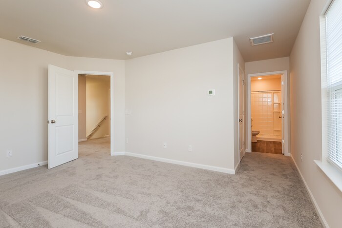 Building Photo - 208 Parkwood Vista Way