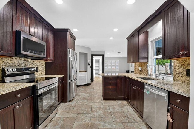 Building Photo - 13808 Geranium Pl